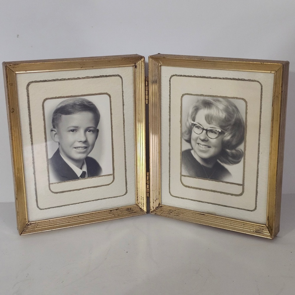 Vintage Gold Tone Metal Folding Double Picture Frame Ribbed Hinged Tabletop 5x4